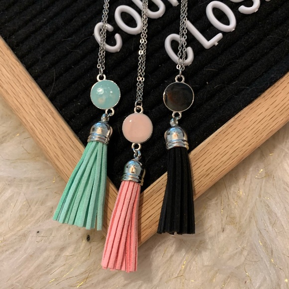 🎀FREE W/$20 PURCHASE🎀Tassel pendants - Picture 2 of 2